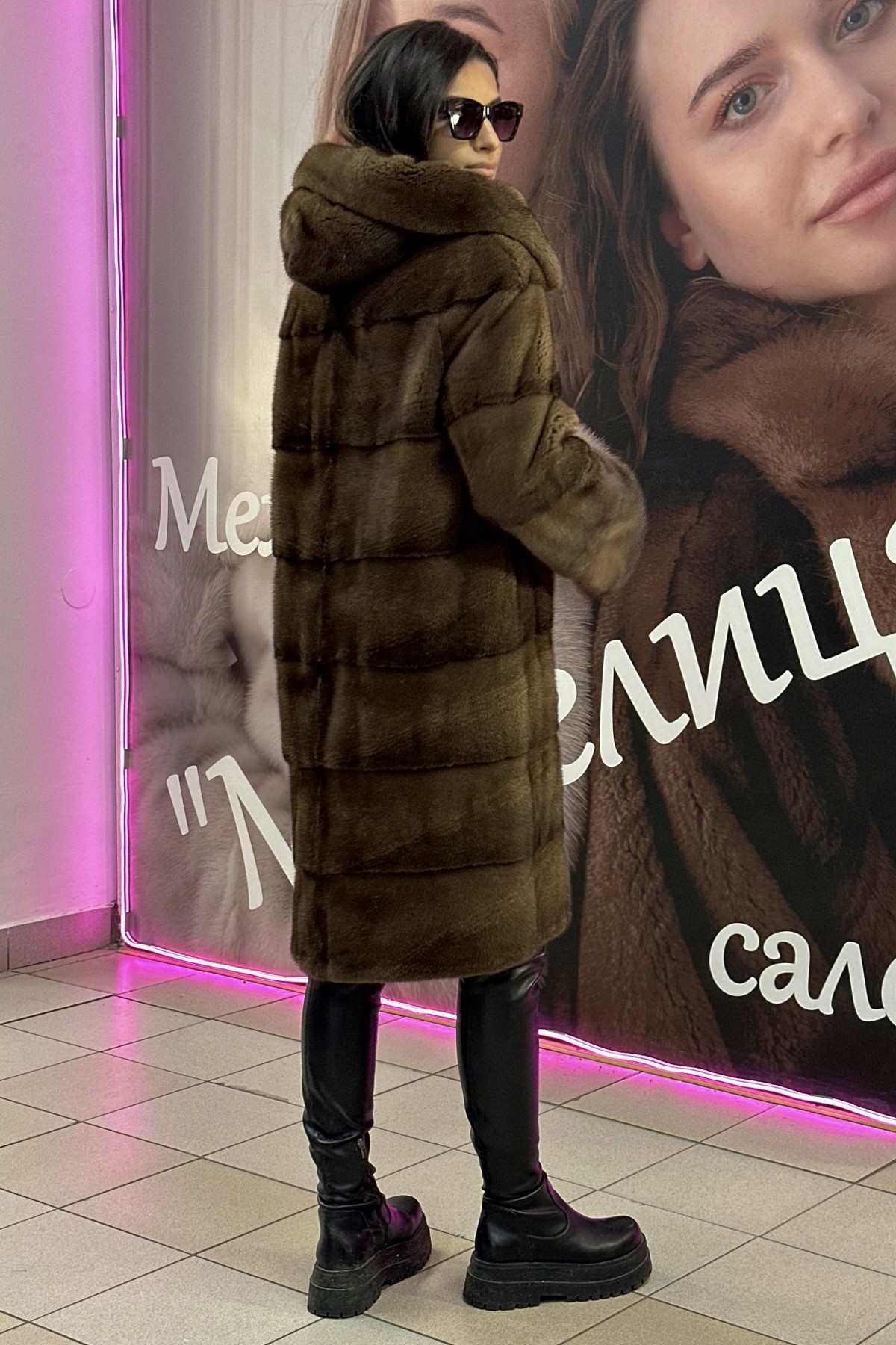 Шуба норковая «Френч» поперечный крой с капюшоном (Орех)