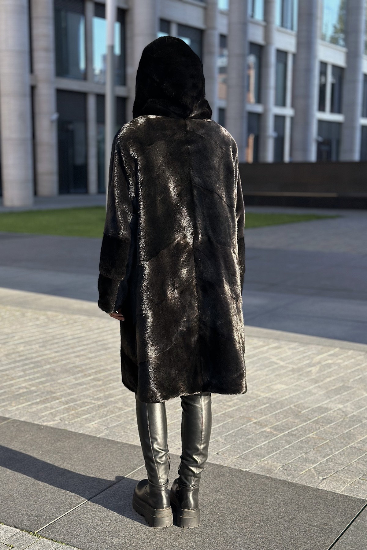 Шуба норковая «Паркет» с капюшоном (Сканблэк)