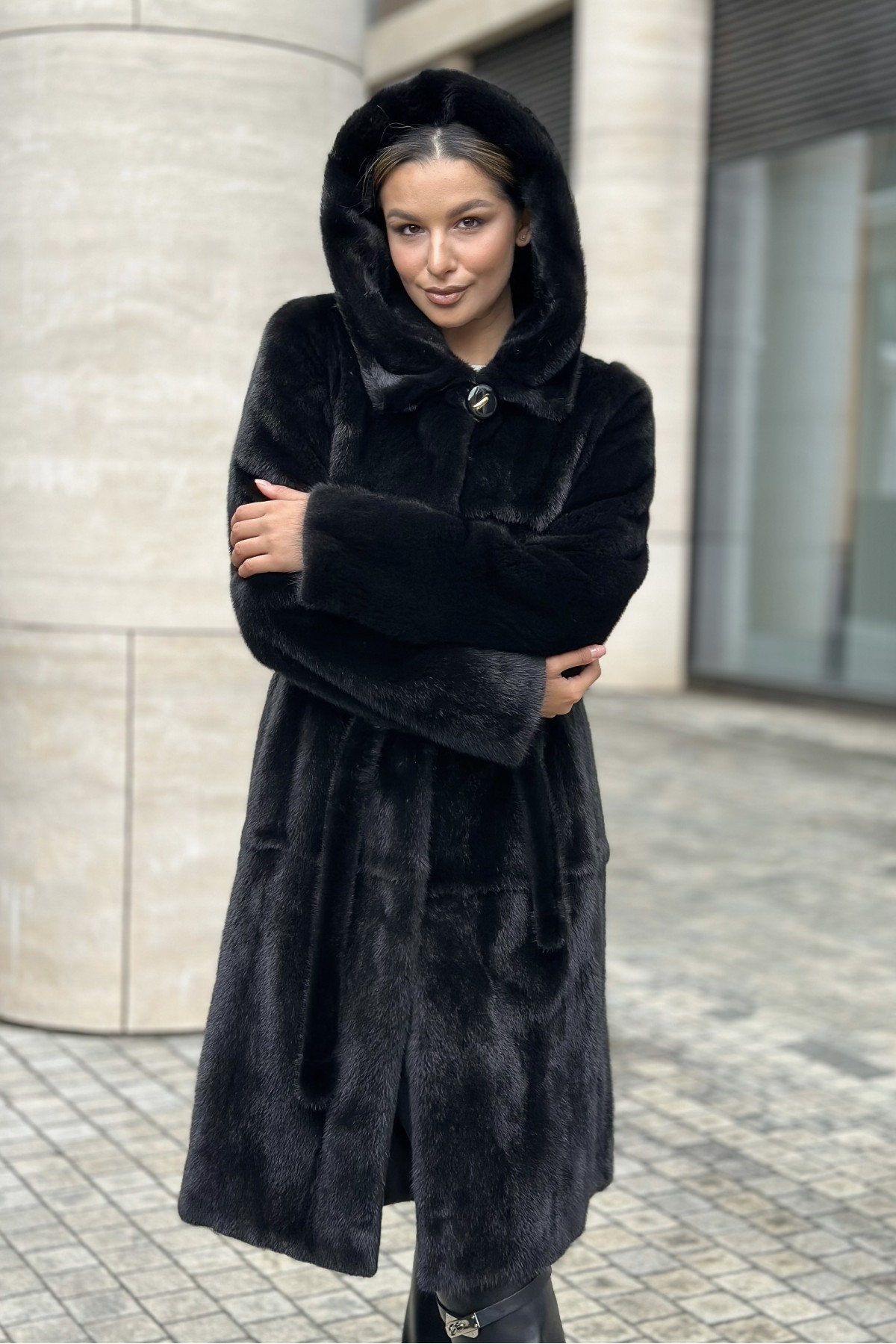 Шуба норковая «Халат BlackGlama» с капюшоном (Сканблэк)