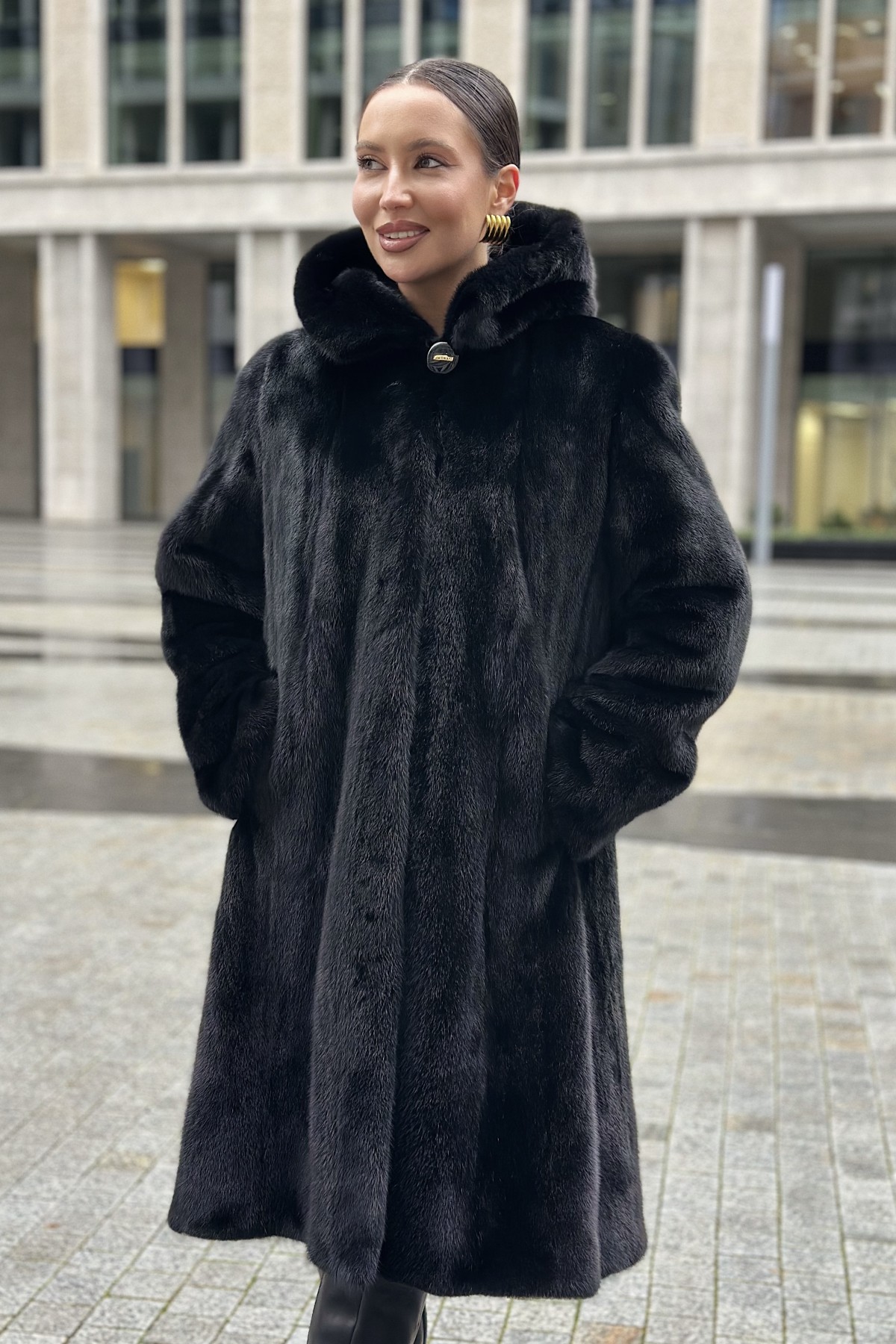 Шуба норковая «Балетка» с капюшоном (ScanBlack)